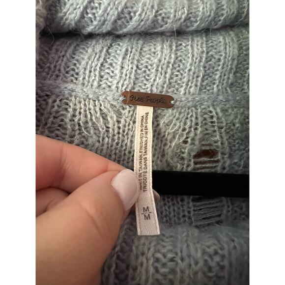 Free People Women's Distressed Complex Cable Knit Sweater Long Sleeve Blue SZ M - Picture 7 of 12